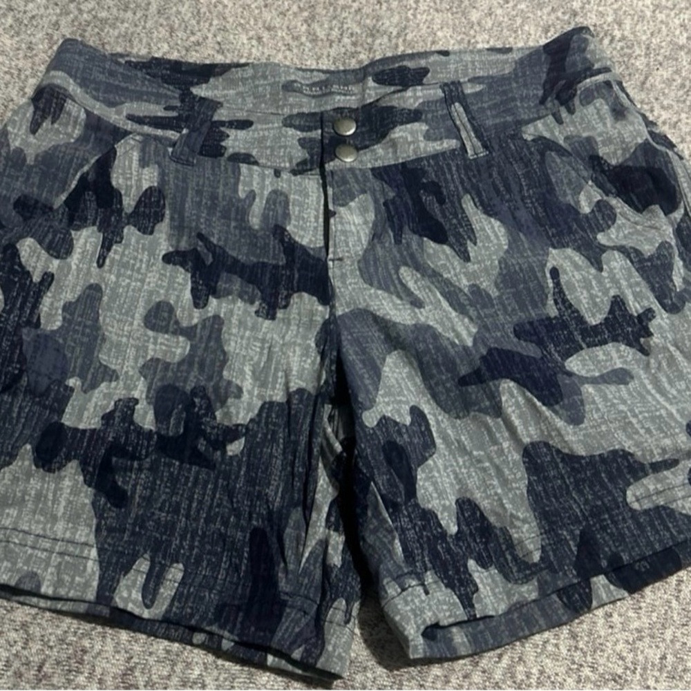 Columbia Women's Blue Camo Shorts size 6